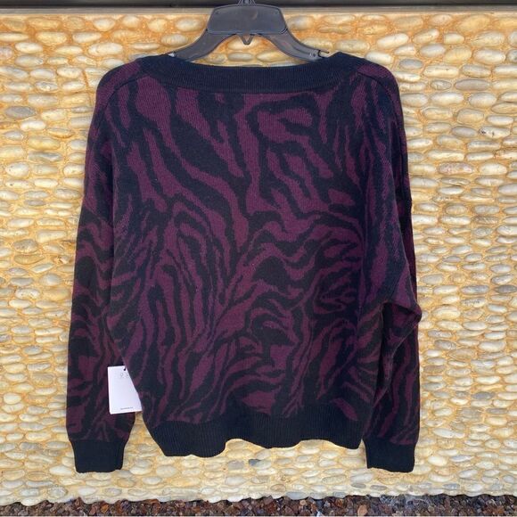Naadam Black & Plum Wool/Cashmere Blend Animal Jacquard V-neck Sweater Small NWT - Picture 2 of 10